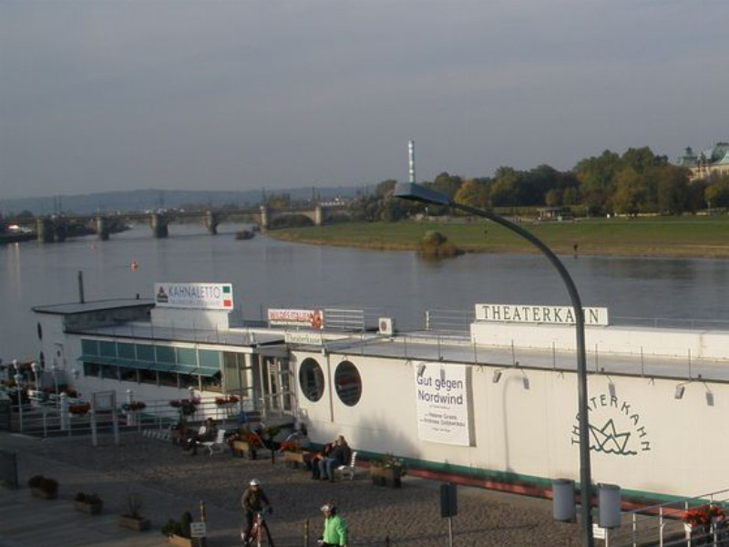 Theaterkahn aneb divadlo na řece