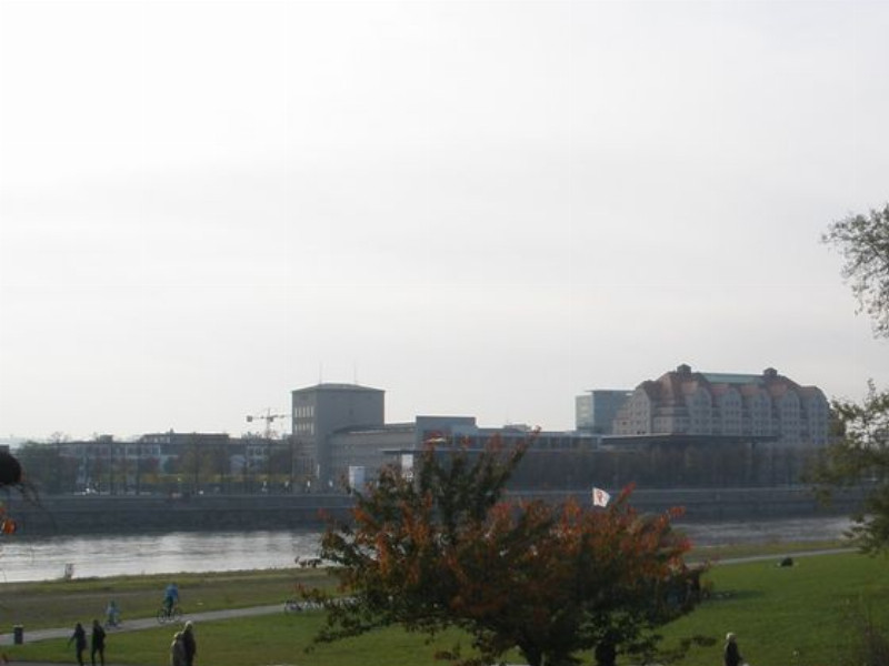 Park na pravém břehu Labe