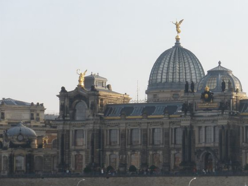 Akademie vývarných umění od řeky