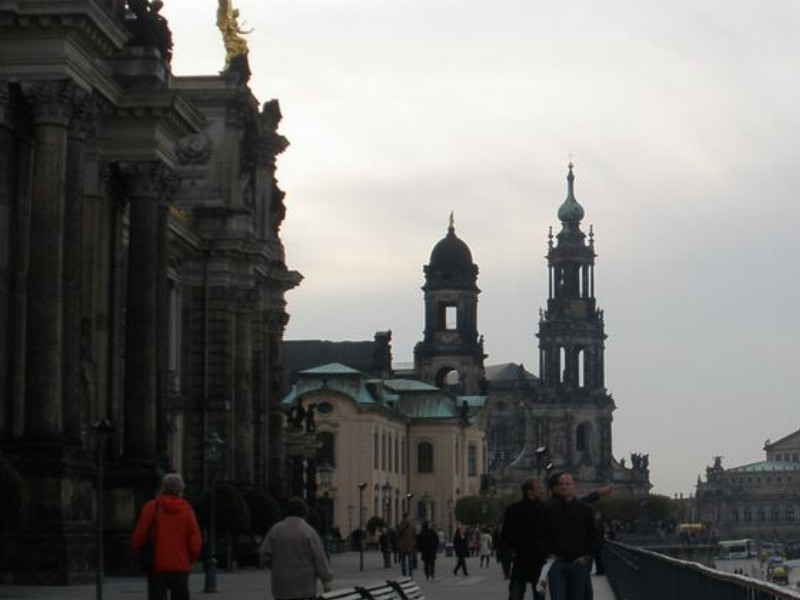 Brühlova terasa vysoko nad řekou