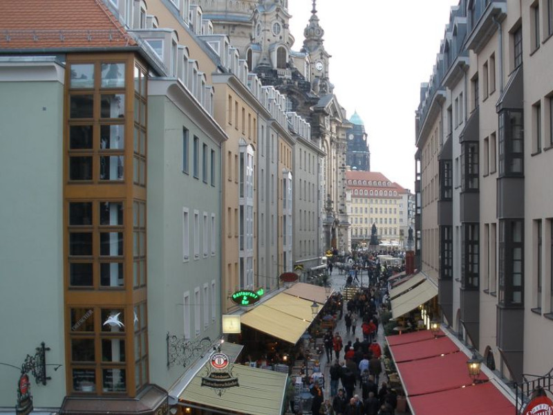 Kavárničky, obchůdečky, lahůdečky ale bus už čeká....